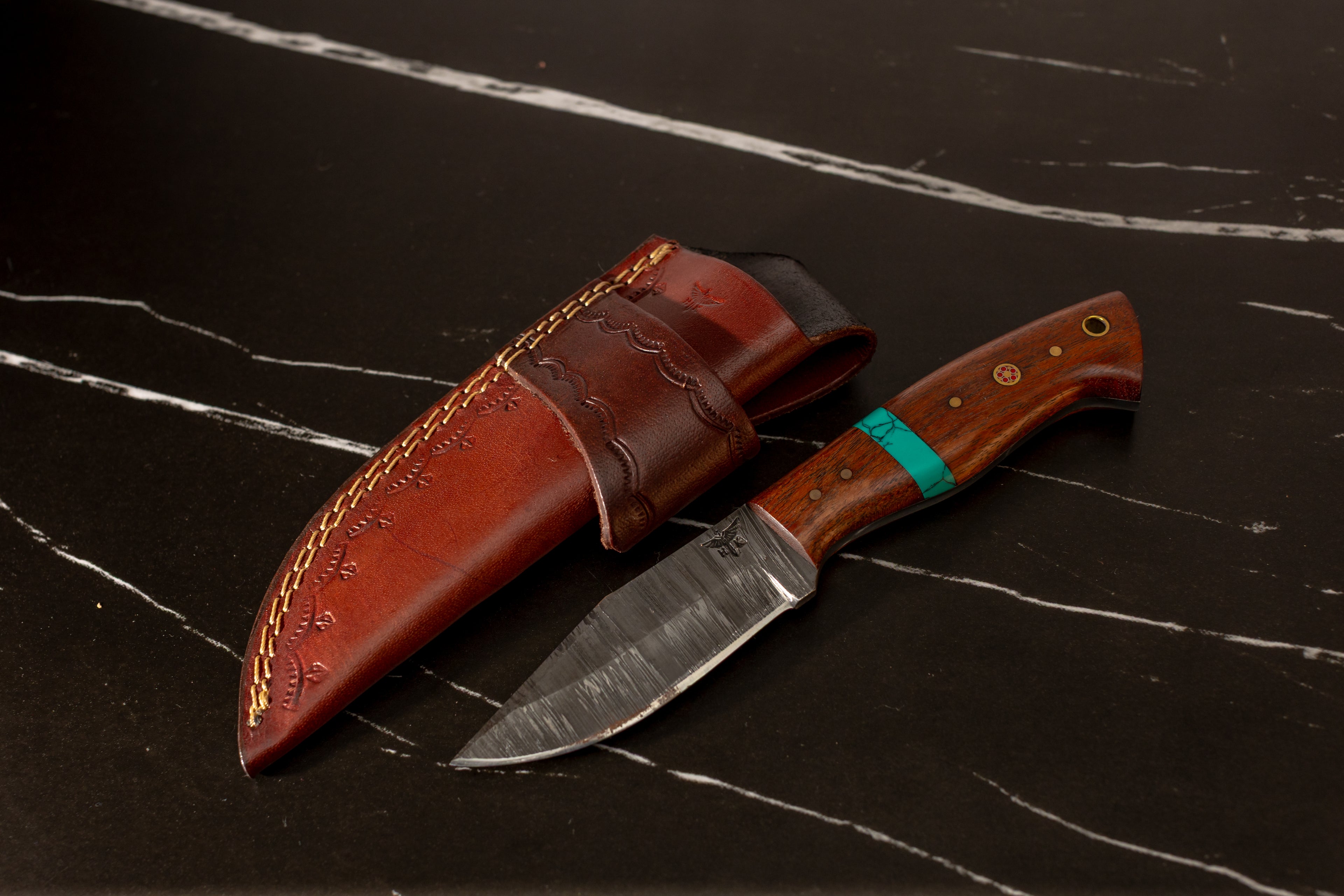 HTK28 - WNG4 - Walnut Turquoise Clip Point